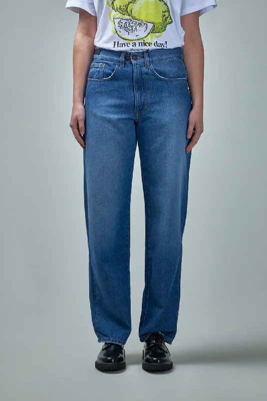 AWI Jeans Comfortable Straight-Legged Denim